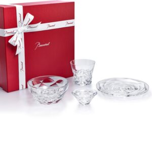 SWING CONTINENTAL set. Brunch is always a good idea! The CONTINENTAL SWING set consists of four crystal pieces, a large plate, a large bowl, a tumbler and a coupelle. Pancakes, avocado toast, cereals, jam or maple syrup, dare to make original combinations with the continental set. The ideal gift for unforgettable moments with family or friends! Price ‚Ç¨350