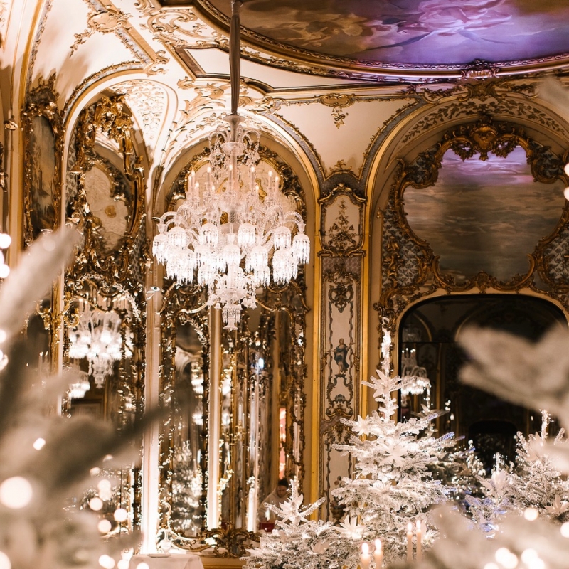 Welcome  to the enchanting world of BACCARAT.