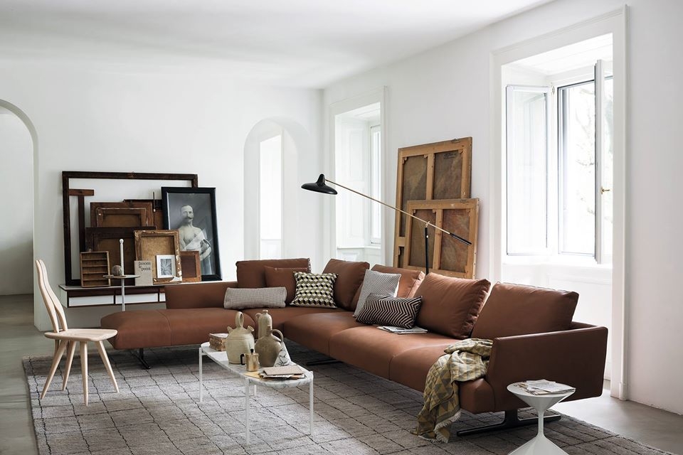 SOFA HIRO BY DAMIAN WILLIAMSON 2018 , CHAIR FENIS BY CARLO MOLLINO 1959