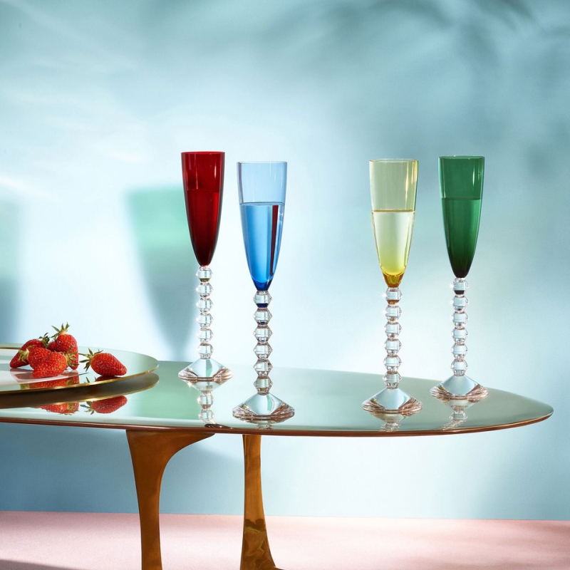 VEGA flutissimo set. The most cheerful of gift set. With VEGA flutissimo , celebrate each moment in an explosion of colours and joy! Champagne or cocktails, anything goes!  With a chiseled stem in the form of neatly stacked candies and sharp colours, the VEGA line is fun all the way. A wonderful gift that everyone will love.