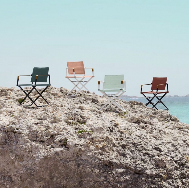 SEAX chairs by JEAN-MARIE MASSAUD. SEAX stands for elegance and modernity. Distinguished by its meticulous attention to detail, wealth of innovative design solutions and alluring array of materials, colors and textures, this award-winning collection could only be the work of french designer JEAN-MARIE MASSAUD.