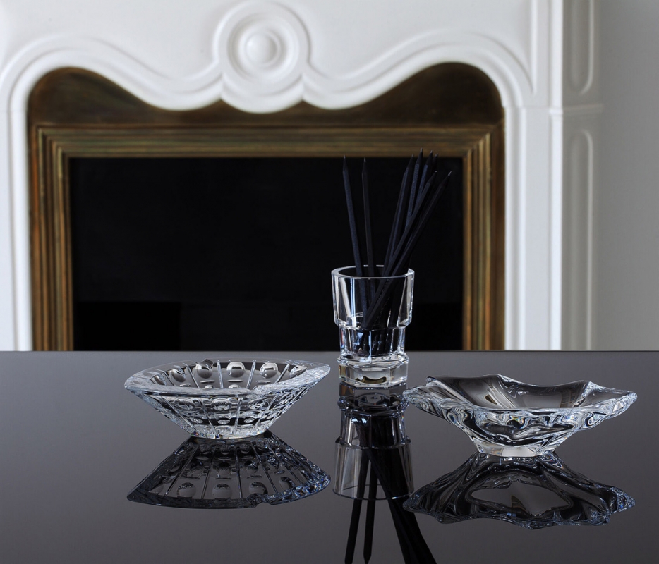 CADIX ashtray. The rippling effect on the surface of still water as it reacts to a splashing droplet. The kinetic effect after the √©clat of liquid is mesmerizing, and the graceful shapeliness of the CADIX ashtray‚Äôs edges authentically evokes this sense of organic flux. Witnessing this marvel would normally be a quick flash of magnificence, but the CADIX ashtray immortalizes this natural moment so that it may be appreciated in a lasting way.