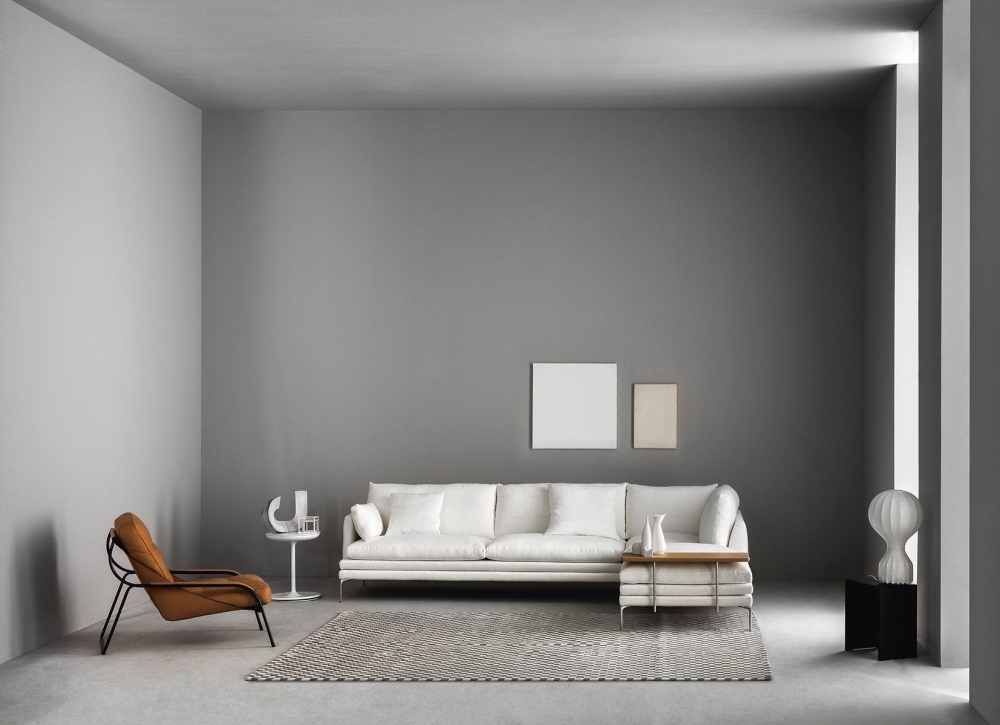 WILLIAM  SOFA BY DAMIAN WILLIAMSON 2010.THE WILLIAM SOFA IMMEDIATELY CAUGHT THE ATTENTION OF THE PUBLIC, BECOMING A CONTEMPORARY BEST SELLER. A COMBINATION OF ELEGANCE AND SIMPLICITY AND ITS SOBER LINES ADAPT TO ANY TYPE OF ROOM.