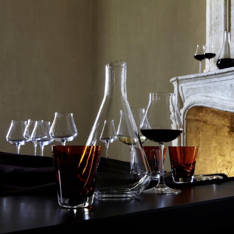 The CH√ÇTEAU Baccarat red wine glass has a sharp aesthetic and contemporary design that expertly melds form and function. Inspired by the taste-vin silhouette that sommeliers use, the wide rounded bowl opens up complex notes, aerates the wine and highlights the subtle and smooth aromatic body. The tapered lip enables the diffusion of aromatic richness and prevents the wine, when swirled, from rising too high up along the glass. The CH√ÇTEAU Baccarat red wine glass builds from Baccarat‚Äôs terroir-segmented ≈ínologie tasting glasses. The collection takes into account the changes in the wine market and has, accordingly, crafted a stylish, cunning shape. Perfectly suited to the discerning vintage connoisseur, this sophisticated stemware is worthy of any celebratory occasion or festive soir√©e.