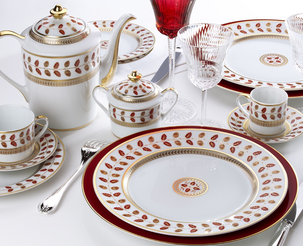 PORCELAIN TABLEWARE CONSTANCE ROUGE, OPALINE SERVICE PLATE MOROCCAN RED