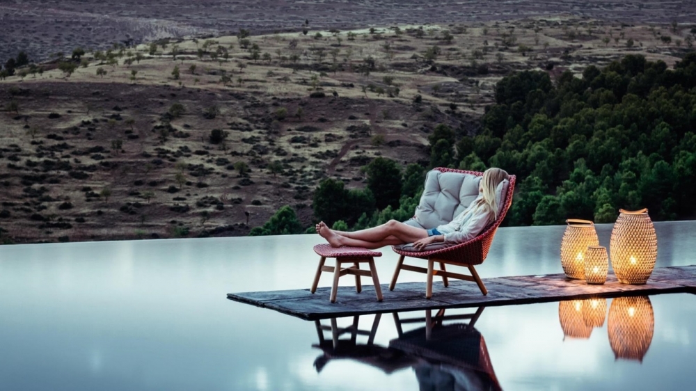 Poolside chair MBRACE ‚Äì designer SEBASTIAN HERKNER