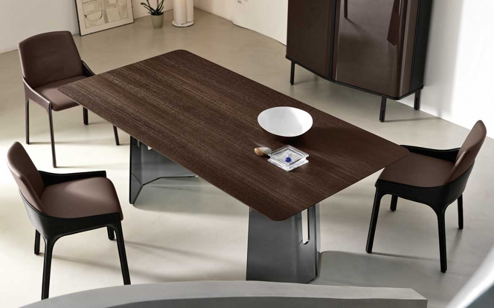 PLIƒí TABLE IN CURVED GLASS BY STUDIO KLASS