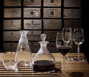 100 POINTS glasses designed by JAMES SUCKLING. ‚ÄúBeautiful yet functional‚Äù is how internationally acclaimed wine critic James Suckling describes the 100 POINTS collection.  With a name referring to the wine scoring system, 100 POINTS is a hand-made collection that embraces a modern design and precise utility while exemplifying the established style of Lalique: crystal fashioned by the best glass-masters, ‚ÄúU‚Äù shaped bowl and distinctive frosted rib stem to obtain the characteristic contrast of clear and satin-finish.