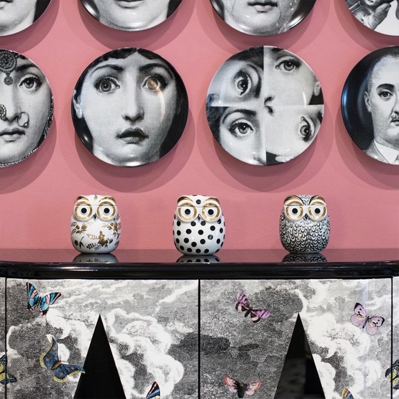 THE OWL, THE MOST IRONIC BIRD OF THE ANIMAL WORLD, BECOMES A NEW SMALL PORCELAIN CONTAINER THAT HOLDS PRECIOUS MYSTERIES. 